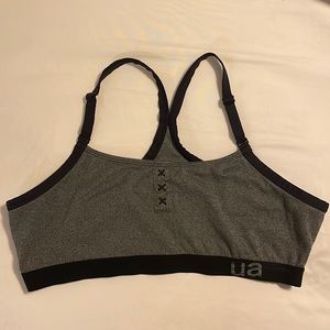 Under Armour  Lg 36-38 grey sports bra, adjustable straps